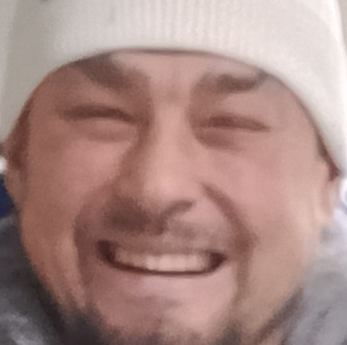 697x694