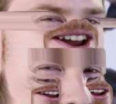 526x472