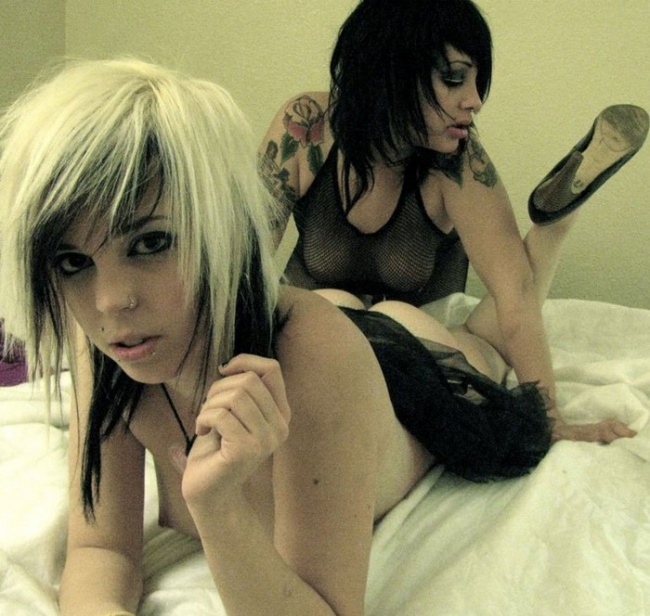 Hot Emo Threesome - Hot Emo Girls Threesome | Sex Pictures Pass