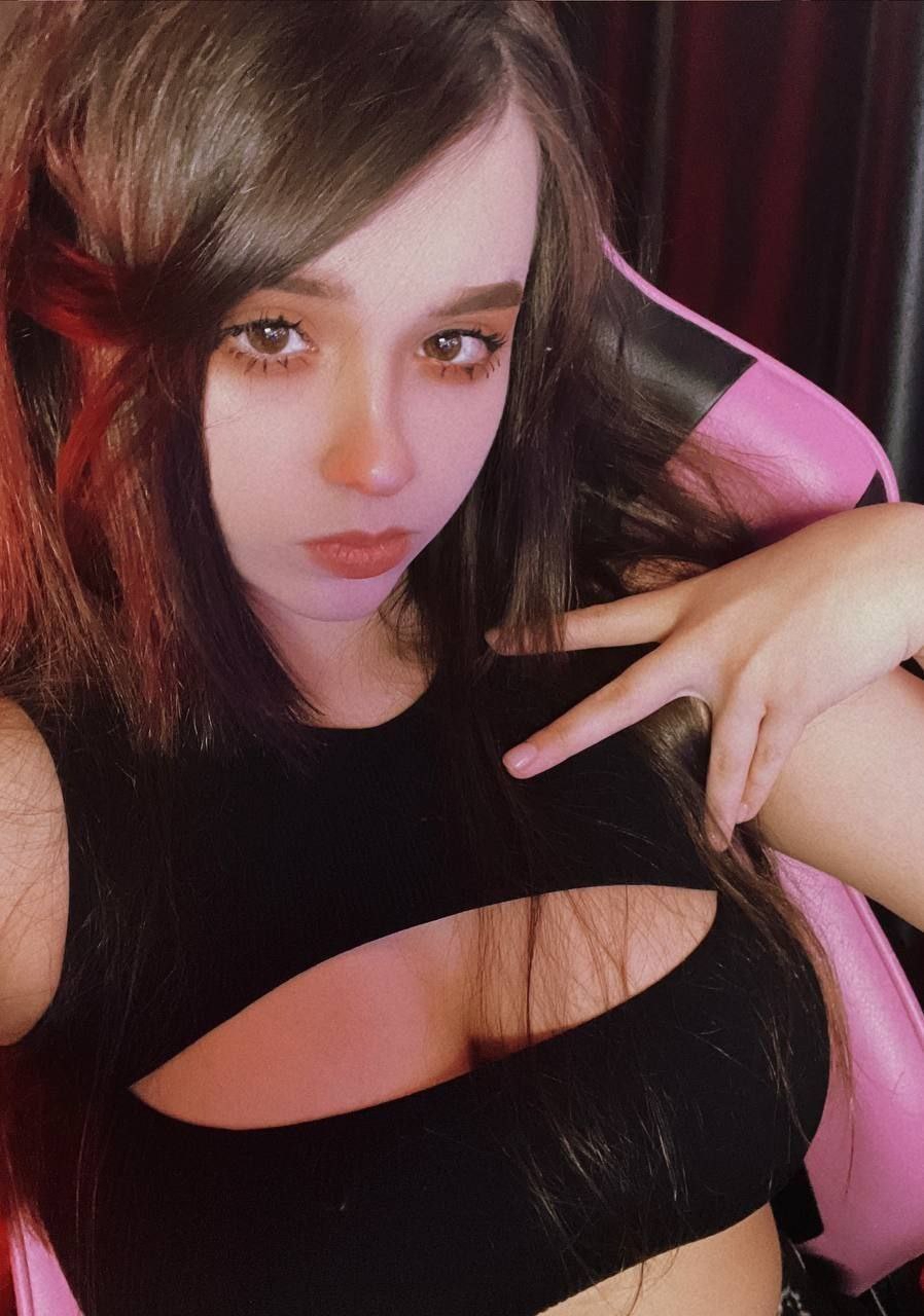 898x1280