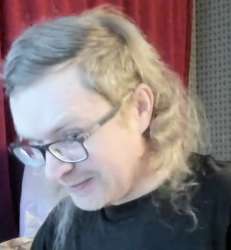 692x748