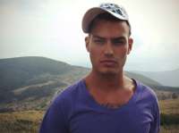 807x605