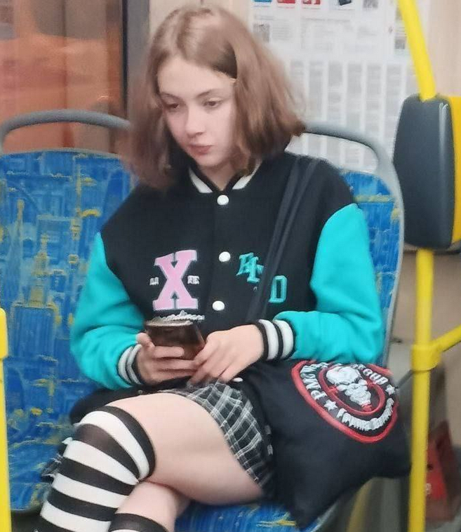 657x758